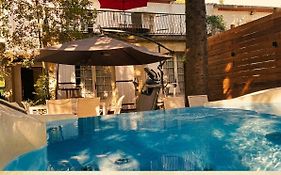 VillaJacuzzi privatif sans vis à vis en ville 12 mn des plages